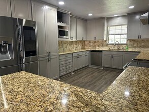 7178 Rolling Fork Dr in Dallas, TX - Building Photo - Building Photo