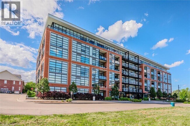 15 Prince Albert Blvd in Kitchener, ON - Building Photo - Building Photo