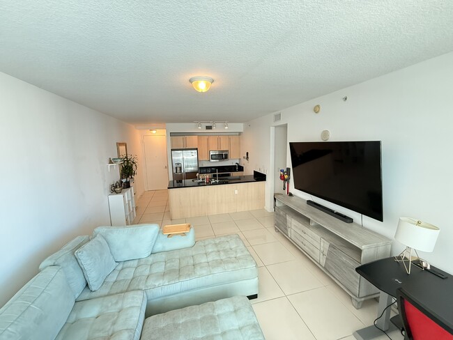 79 SW 12th St, Unit 1508 in Miami, FL - Foto de edificio - Building Photo