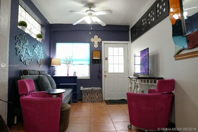 3682 SW 26th St-Unit -1 in Miami, FL - Foto de edificio - Building Photo