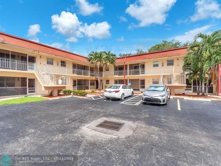 2060 NW 81st Ave, Unit 328 in Pembroke Pines, FL - Building Photo