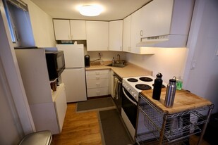 51 Saint Paul St, Unit 4 in Brookline, MA - Building Photo