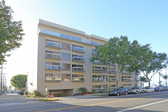 Residential Condos in Santa Monica, CA - Building Photo - Building Photo