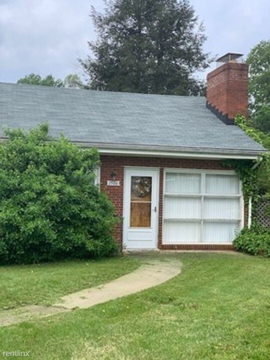 1506 Broad Ave in Charlottesville, VA - Building Photo