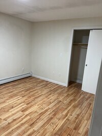 69 Rainbows End, Unit B photo'