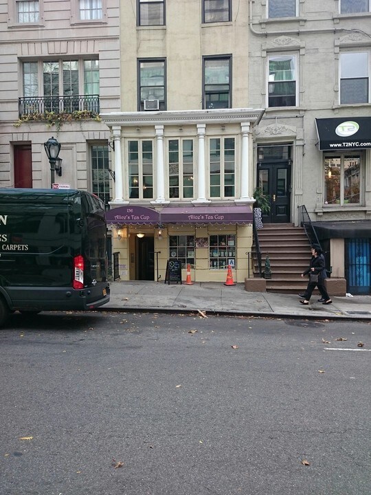 156 E 64th St in New York, NY - Building Photo