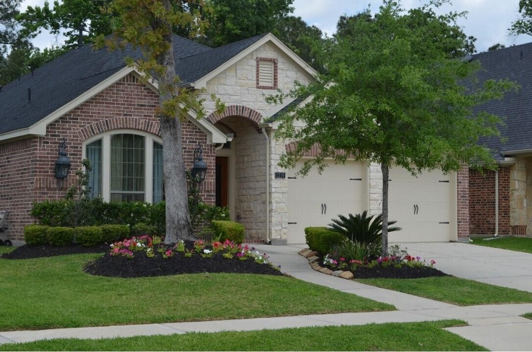 1319 Eden Meadows Dr in Spring, TX - Building Photo