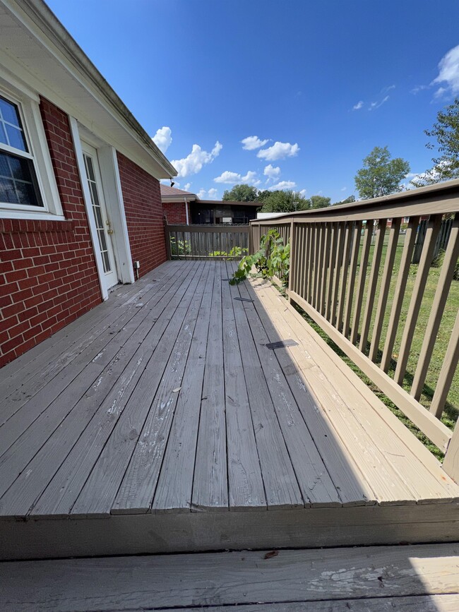 1903 Crimson Dr in Louisville, KY - Building Photo - Building Photo