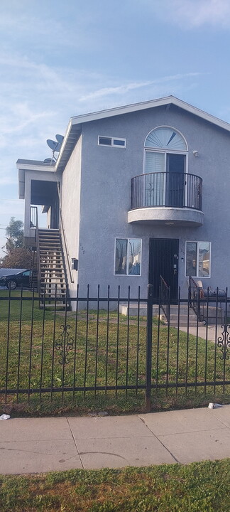 127 E 103rd St in Los Angeles, CA - Foto de edificio