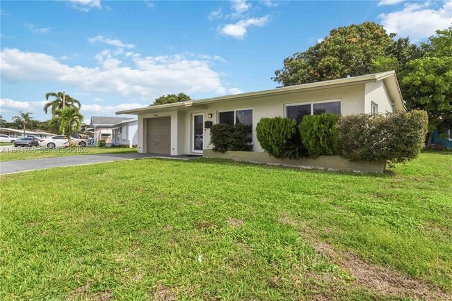 5616 NW 48th Way in Tamarac, FL - Building Photo - Building Photo