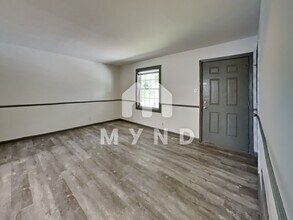 1600 Poole Rd in Raleigh, NC - Foto de edificio - Building Photo