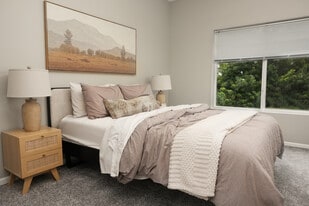 The Oaks at Lakeview in Omaha, NE - Building Photo