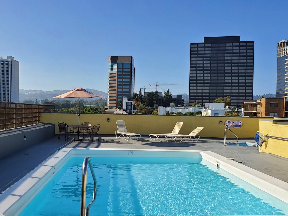 Parkview Apartments in Los Angeles, CA - Building Photo