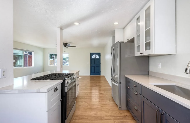 2371 Berry St in Lemon Grove, CA - Foto de edificio - Building Photo