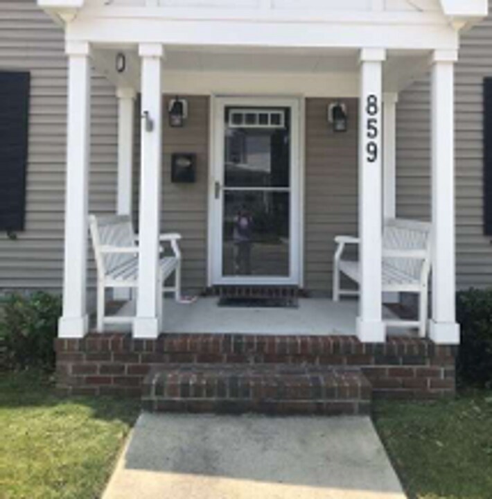 859 W 35th St in Norfolk, VA - Building Photo