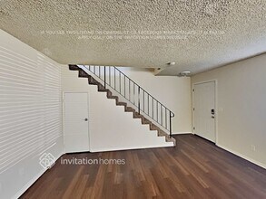 120 E 67th Way in Long Beach, CA - Foto de edificio - Building Photo