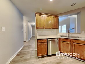 4003 Mist Flower Dr in Converse, TX - Foto de edificio - Building Photo