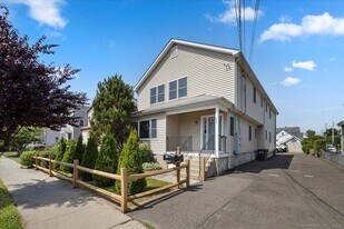 257 Seaside Ave in Stamford, CT - Building Photo