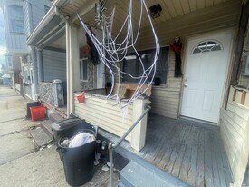 209 W Bertsch St in Lansford, PA - Building Photo