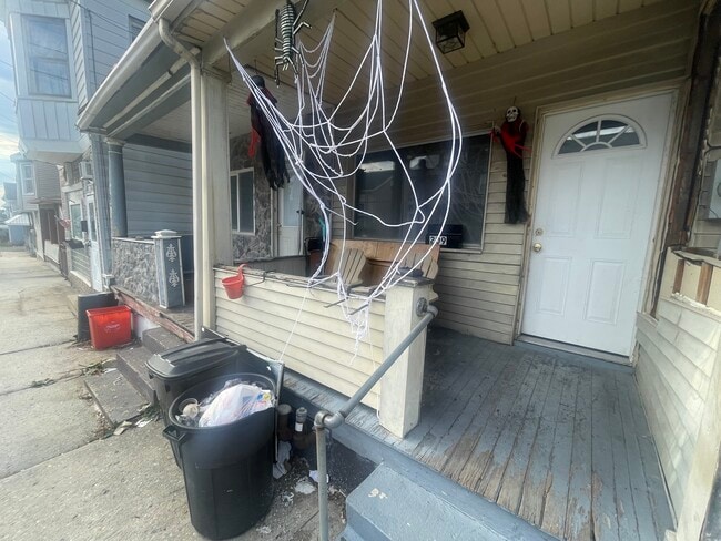 property at 209 W Bertsch St