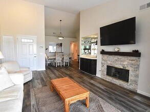 210 Desert Falls Dr E in Palm Desert, CA - Building Photo - Building Photo