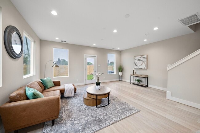 property at 8672 Easthaven Blvd