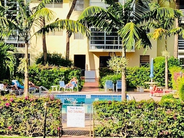 1100 Ponce De Leon Cir, Unit E306 in Vero Beach, FL - Building Photo