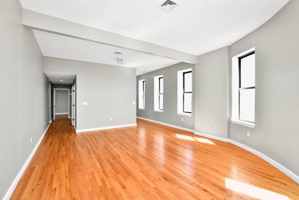 5 Forest St, Unit #401 in Medford, MA - Foto de edificio