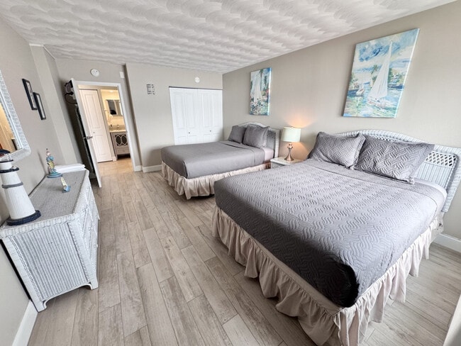 303 Atlantic Ave in Virginia Beach, VA - Building Photo - Building Photo