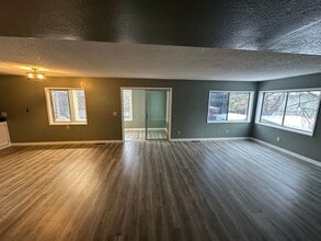 1726 Kimberly Dr in Klamath Falls, OR - Building Photo - Building Photo