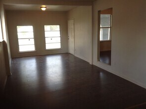 206 Hub Ave in San Antonio, TX - Building Photo - Building Photo