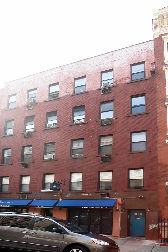 402 W 47th St in New York, NY - Building Photo - Building Photo