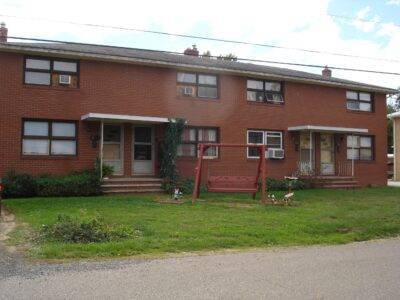 204 Clara Ct in Louisville, OH - Building Photo