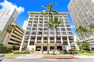 440 Seaside Ave in Honolulu, HI - Building Photo
