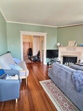 15 Garrison Rd, Unit 1R in Brookline, MA - Foto de edificio - Building Photo