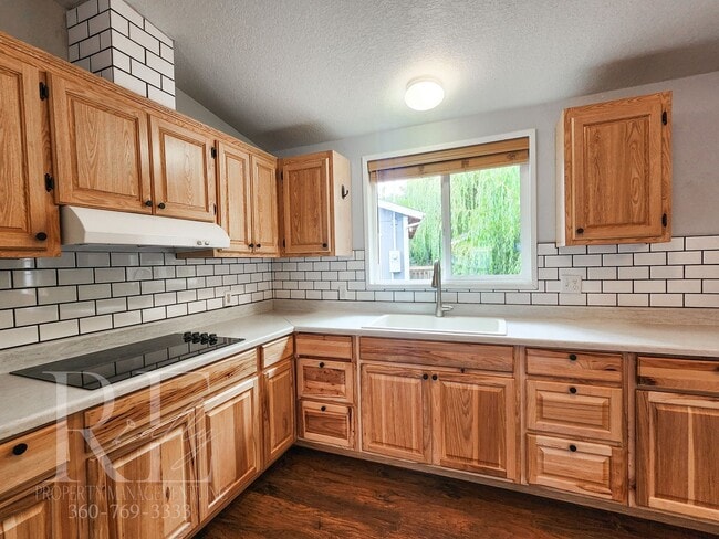 property at 6712 NE Geneva St