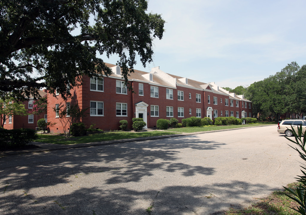 Oleander Court in Wilmington, NC - Foto de edificio