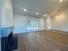 14762 Foxcroft Rd in Tustin, CA - Foto de edificio - Building Photo