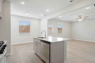 668 Backstays Lp in Kyle, TX - Building Photo - Building Photo