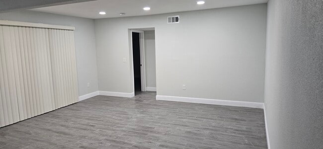 1405 Vegas Valley Dr, Unit 132 in Las Vegas, NV - Building Photo - Building Photo