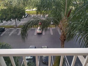 3510 Oaks Way in Pompano Beach, FL - Building Photo - Building Photo