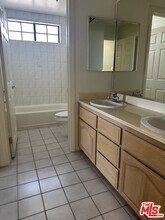 5319 Lindley Ave in Los Angeles, CA - Building Photo - Building Photo