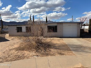 10451 Hodges Cir in El Paso, TX - Building Photo - Building Photo