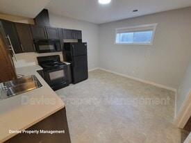 5606 Greenough Cape NW in Edmonton, AB - Building Photo