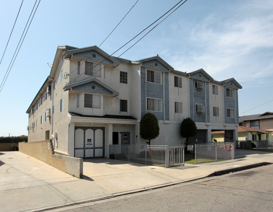 13707 Cerise Ave in Hawthorne, CA - Foto de edificio