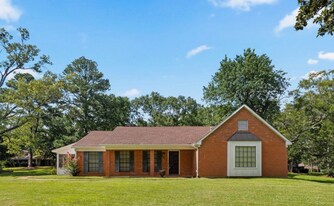 332 Kiowa Dr in Madison, MS - Building Photo