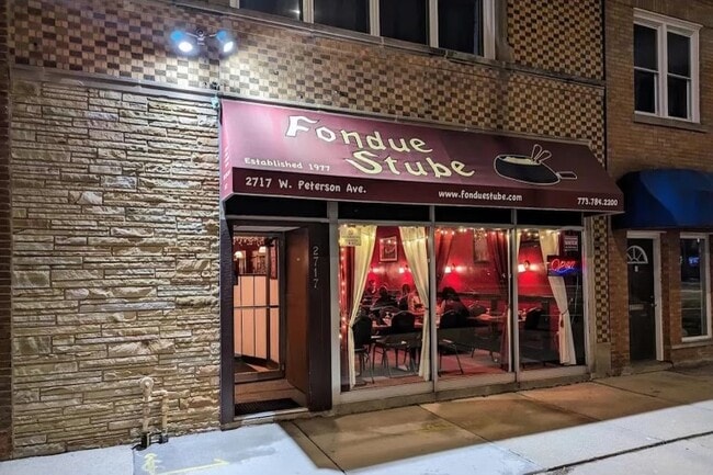 2717 W Peterson Ave, Unit 2 in Chicago, IL - Foto de edificio - Building Photo