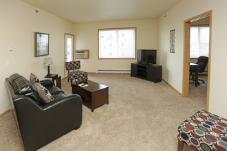 Amber Pointe Apartments in Fargo, ND - Building Photo - Building Photo