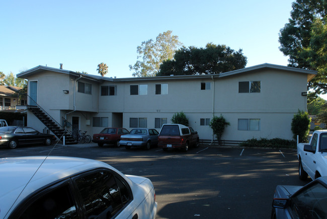 1924 San Pascual St in Santa Barbara, CA - Building Photo - Building Photo