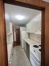 123 Sewall Ave, Unit 2D in Brookline, MA - Foto de edificio - Building Photo